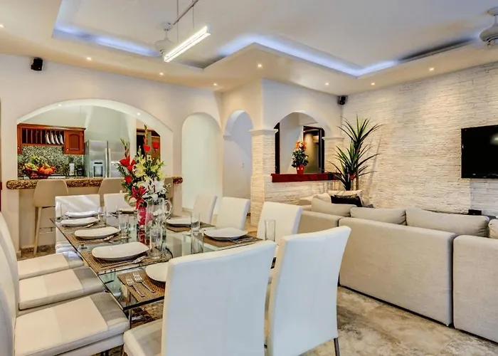 Villa Zazil Ha Playa Del Carmen -9 Bedrooms For 20 Guests *