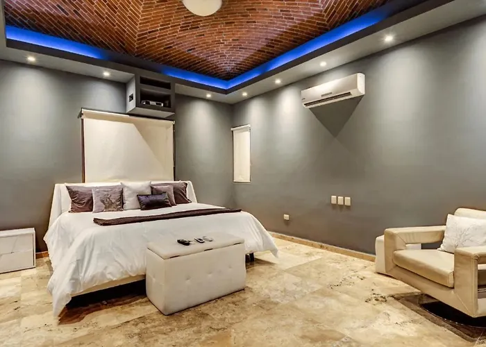 Villa Zazil Ha Playa Del Carmen -9 Bedrooms For 20 Guests