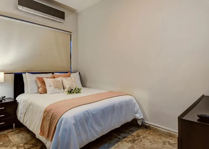 Villa Zazil Ha Playa Del Carmen -9 Bedrooms For 20 Guests