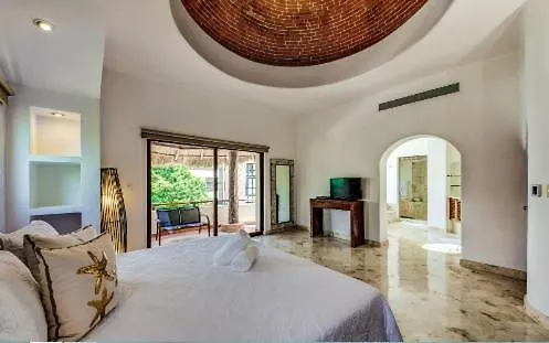 Zazil Ha -9 Bedrooms For 18 Guests Playa del Carmen